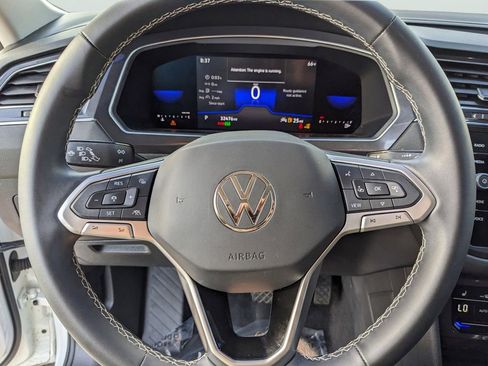 Certified 2022 Volkswagen Tiguan SE w/ Panoramic Sunroof Package image 27