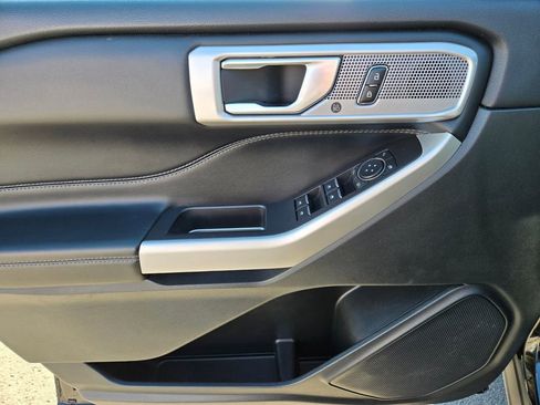 Used 2023 Ford Explorer Limited image 24