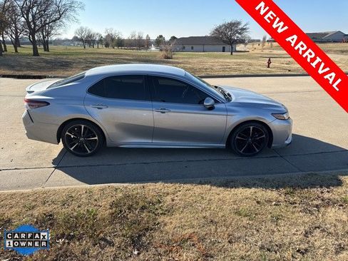 Used 2018 Toyota Camry XSE image 2
