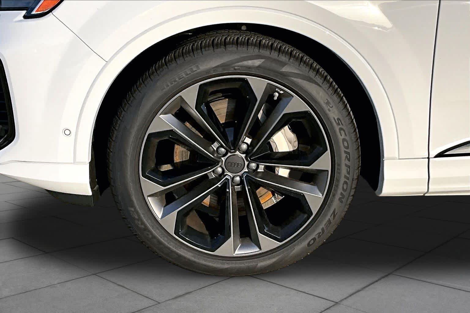 New 2026 Audi Q7 3.0T Premium Plus AWD/4WD image 11