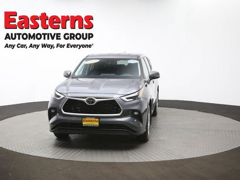 Used 2024 Toyota Highlander LE image 54