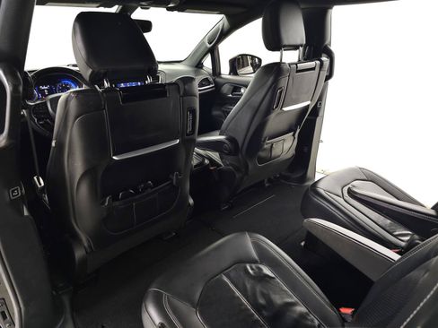 Used 2020 Chrysler Pacifica Touring-L w/ Premium Audio Group AWD/4WD image 27