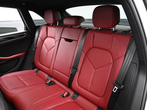 Certified 2025 Porsche Macan image 24