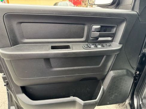 Used 2018 RAM 2500 Tradesman w/ Chrome Appearance Group image 11