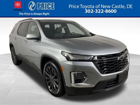 Used 2023 Chevrolet Traverse RS FWD image 1