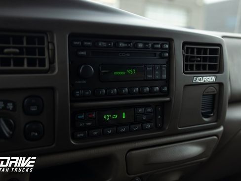 Used 2004 Ford Excursion Eddie Bauer image 32