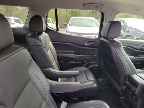 Used 2023 GMC Acadia SLT image 32