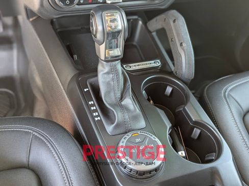 Used 2025 Ford Bronco Badlands image 22