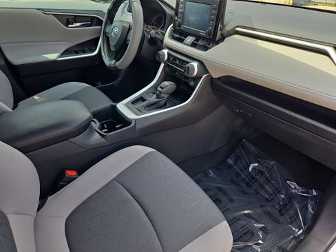 Used 2022 Toyota RAV4 XLE w/ Convenience Package FWD image 15