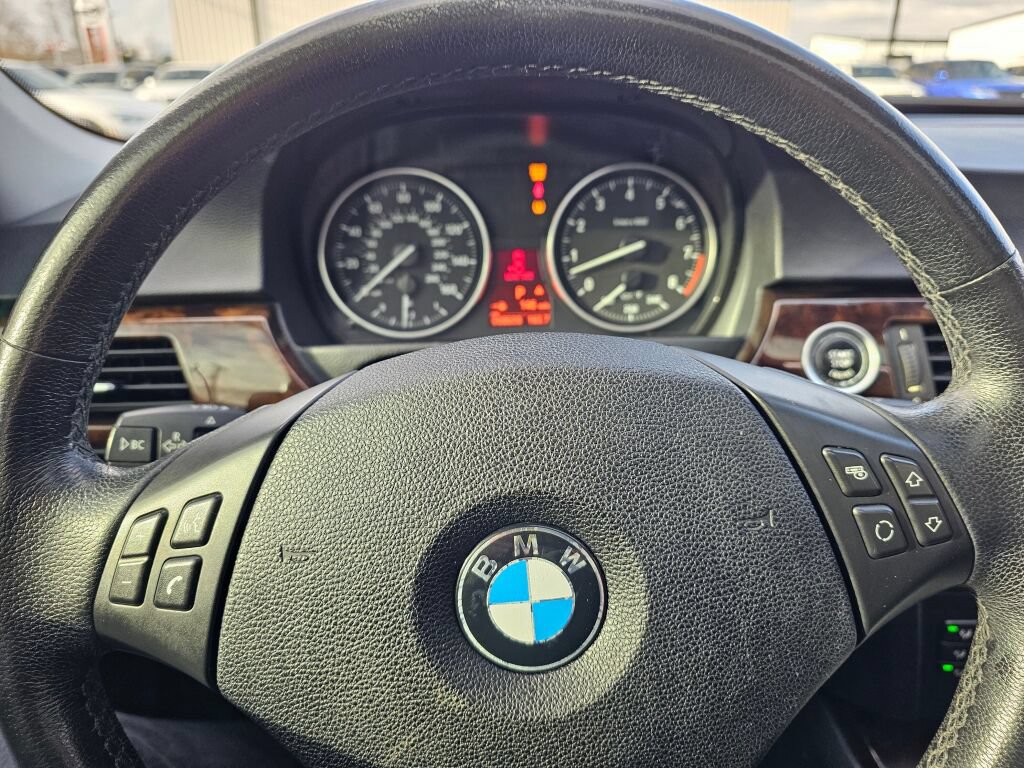 Used 2011 BMW 335i xDrive Sedan AWD/4WD image 20