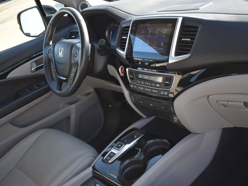 Used 2018 Honda Pilot Touring image 15