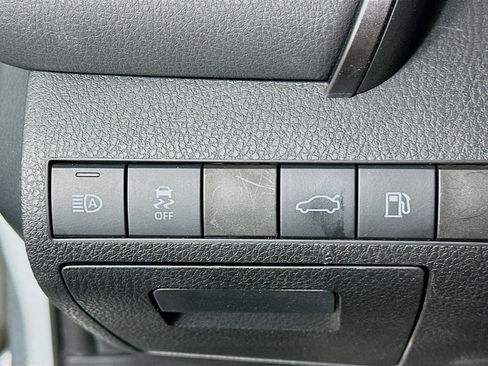 Used 2018 Toyota Camry LE FWD image 16