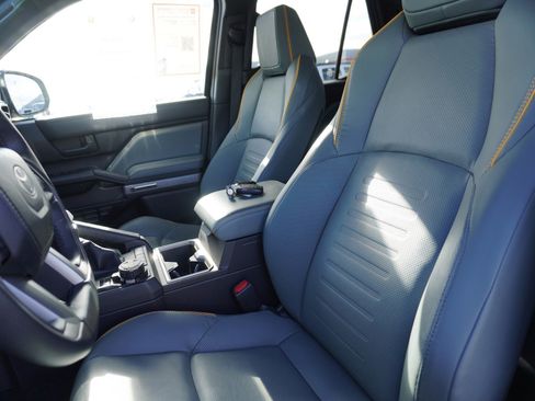 Used 2025 Toyota 4Runner Trailhunter image 26