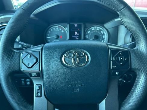 Certified 2017 Toyota Tacoma TRD Off-Road image 27