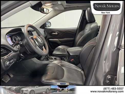 Used 2022 Jeep Cherokee Limited image 11