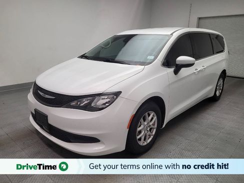 Used 2023 Chrysler Voyager LX FWD image 1