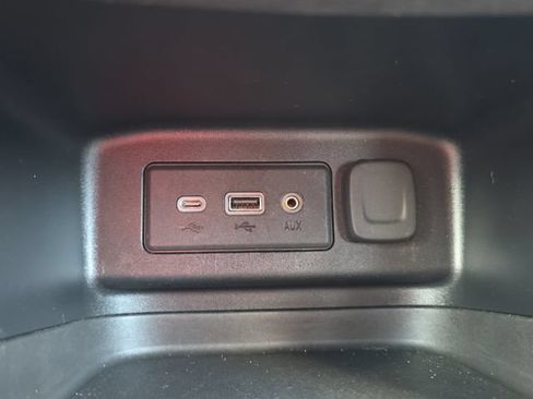 Used 2020 Chevrolet Equinox LT FWD image 24