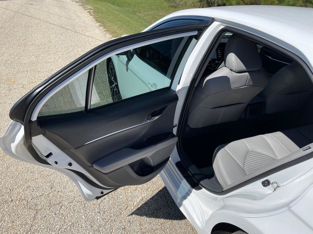 Used 2020 Toyota Camry SE FWD image 11
