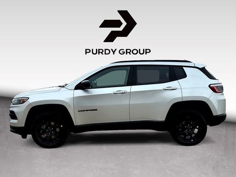 Used 2025 Jeep Compass Latitude w/ Convenience Group AWD/4WD image 5