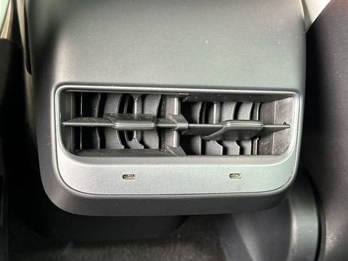 Used 2022 Tesla Model Y Performance image 15