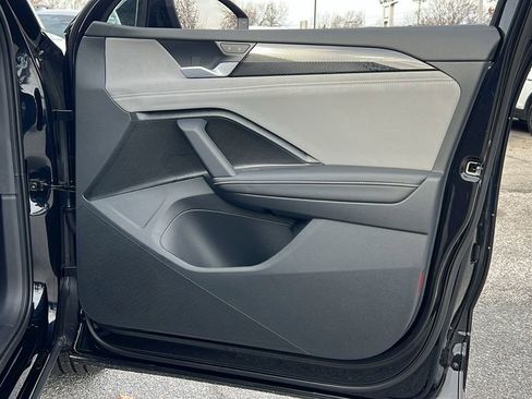 New 2026 Volkswagen Tiguan SE R-Line image 9