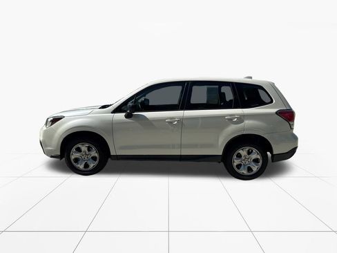 Used 2017 Subaru Forester 2.5i AWD/4WD image 4