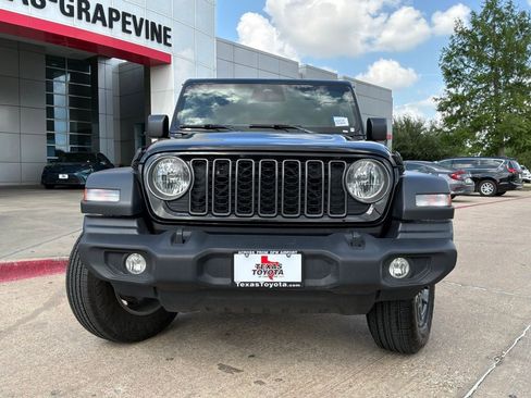 Used 2025 Jeep Wrangler Sport S image 3