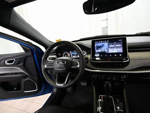 Used 2024 Jeep Compass Latitude image 27