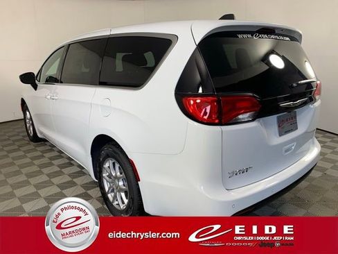 New 2026 Chrysler Voyager LX image 4