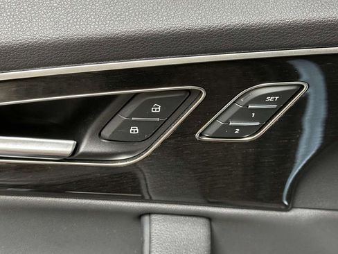 Used 2024 Audi Q7 3.0T Premium image 11