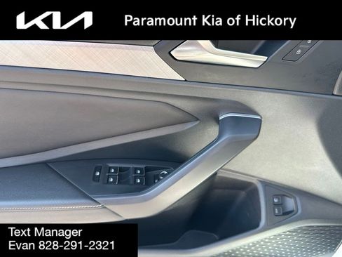 Used 2023 Volkswagen Jetta SE FWD image 16