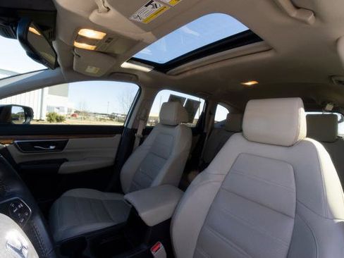 Used 2018 Honda CR-V Touring image 22