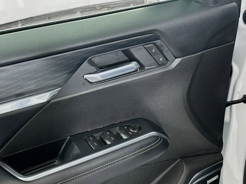 Used 2025 GMC Acadia Elevation image 15