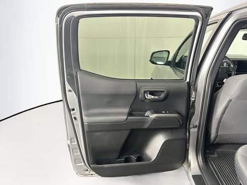 Used 2019 Toyota Tacoma TRD Sport w/ Technology Package image 25