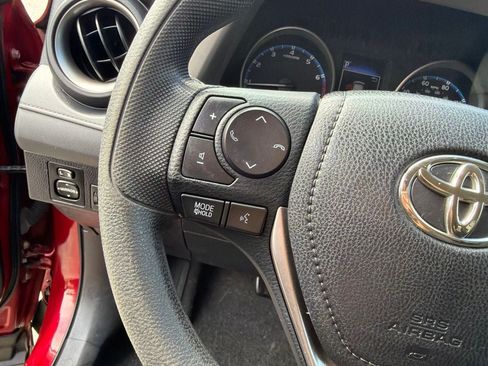 Used 2018 Toyota RAV4 LE AWD/4WD image 17