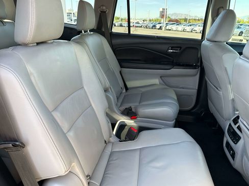 Used 2021 Honda Pilot Touring image 18