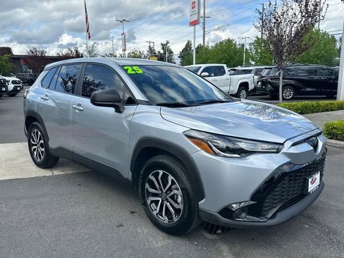 Used 2025 Toyota Corolla Cross AWD Hybrid image 7