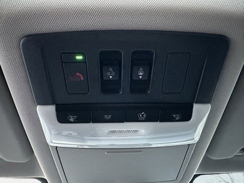 Used 2022 Nissan Rogue SV w/ SV Premium Package image 38