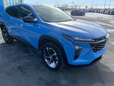 Used 2024 Chevrolet Trax RS w/ Driver Confidence Package image 2