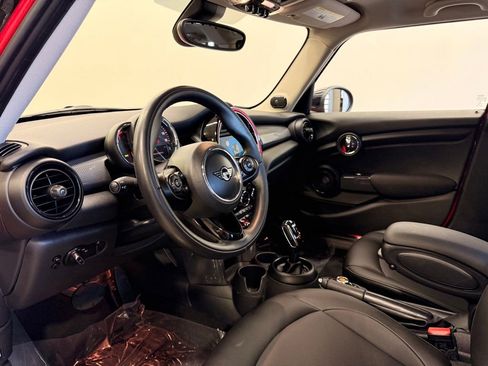 Used 2020 MINI Cooper 4-Door Hardtop image 11