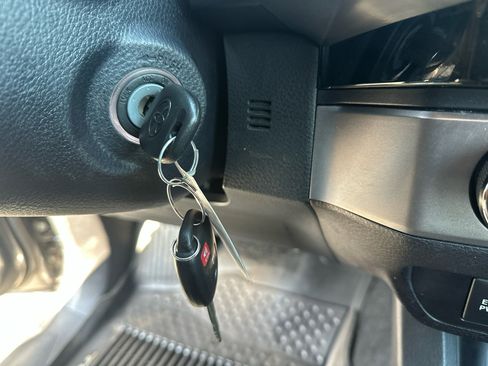 Used 2017 Toyota Tacoma SR5 image 40