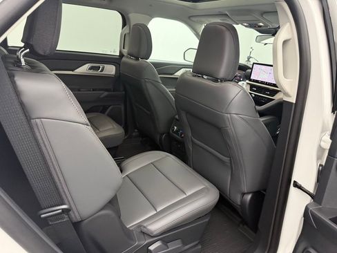 New 2025 Ford Explorer Active w/ Active Comfort Package image 38