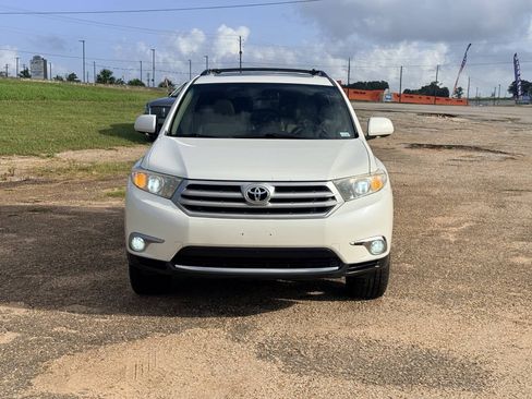 Used 2012 Toyota Highlander Limited w/ Tow Pkg FWD image 8