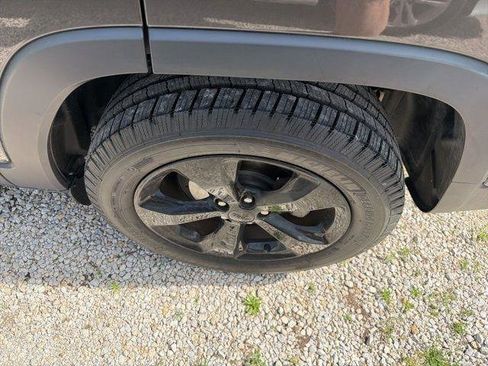 Used 2016 Jeep Cherokee Sport FWD image 5