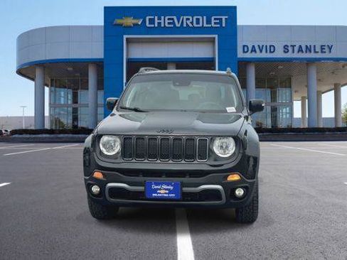 Used 2023 Jeep Renegade Latitude AWD/4WD image 3