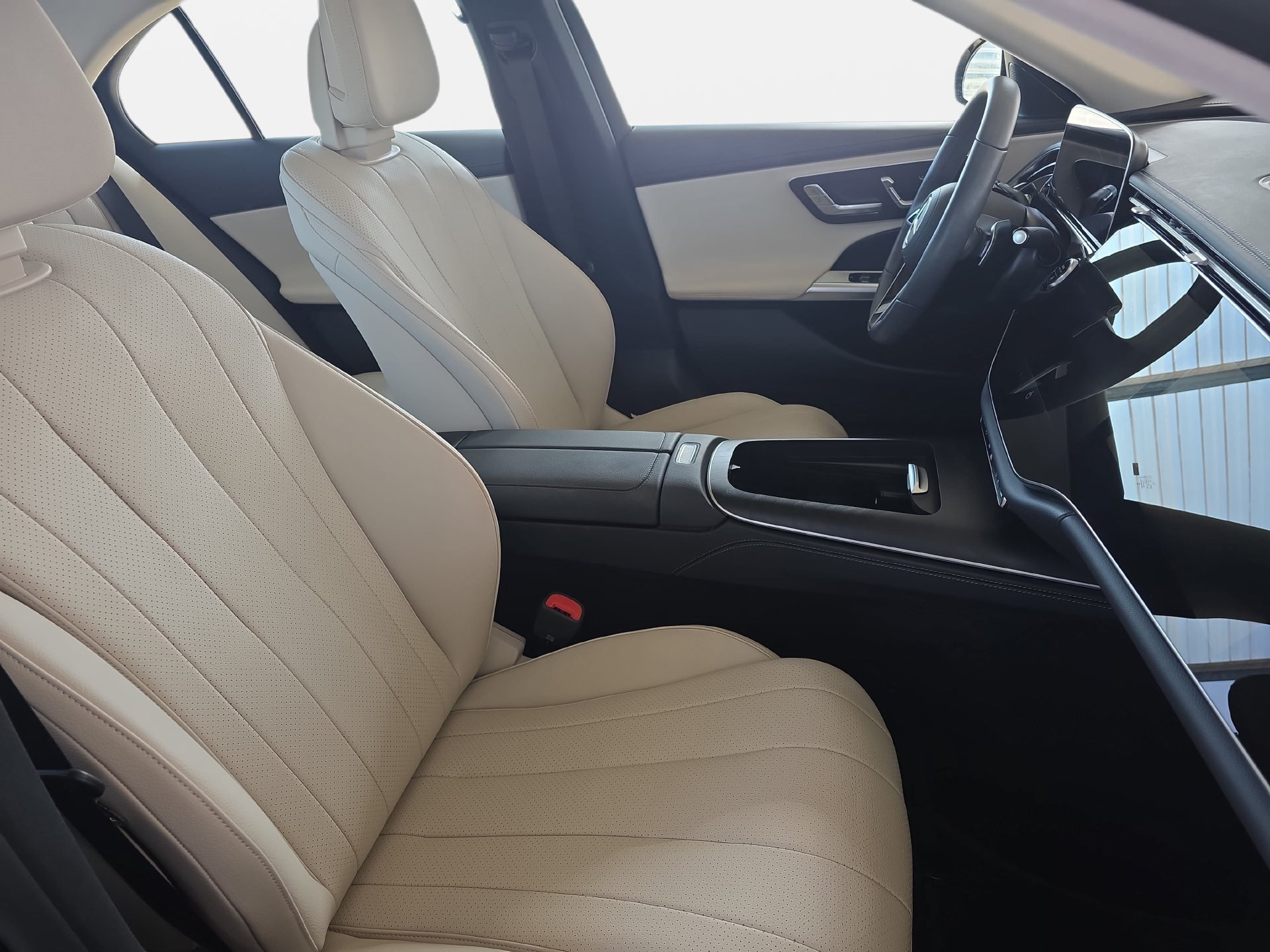 Used 2025 Mercedes-Benz E 350 4MATIC Sedan image 10