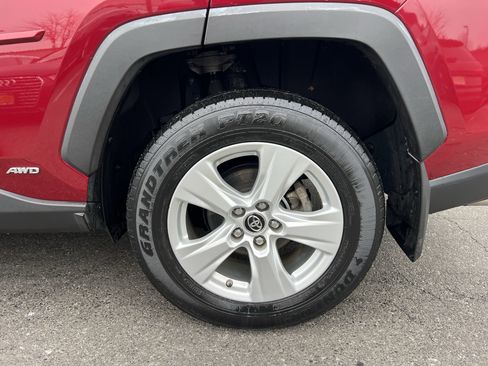 Used 2019 Toyota RAV4 XLE image 9