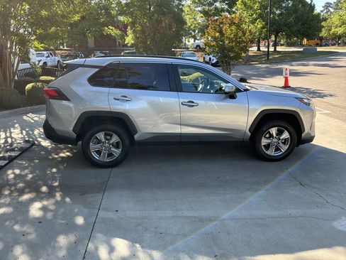 Used 2019 Toyota RAV4 XLE Premium w/ Cold Weather Package AWD/4WD image 11