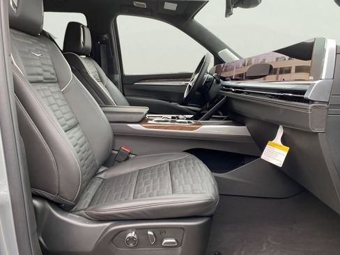 Certified 2025 Cadillac Escalade Sport Platinum w/ LPO, ONYX Package AWD/4WD image 21