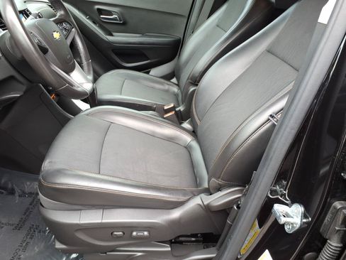 Certified 2019 Chevrolet Trax LT w/ LT Convenience Package FWD image 13